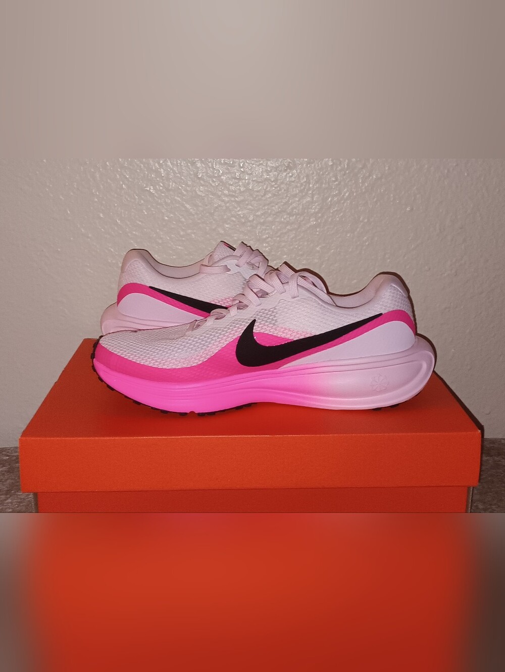 Nike Women’s Revolution 8 Light Pink and Hot Pink Athletic Running Shoes - Picture 8 of 8